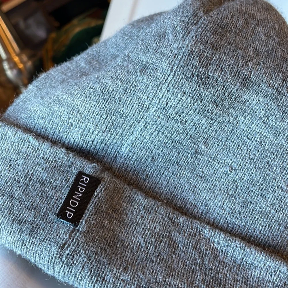 Gray beanie with cat face - Picture 2 of 2